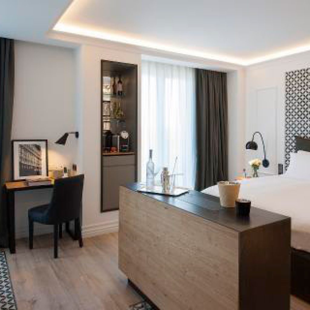 HOTEL THE SERRAS